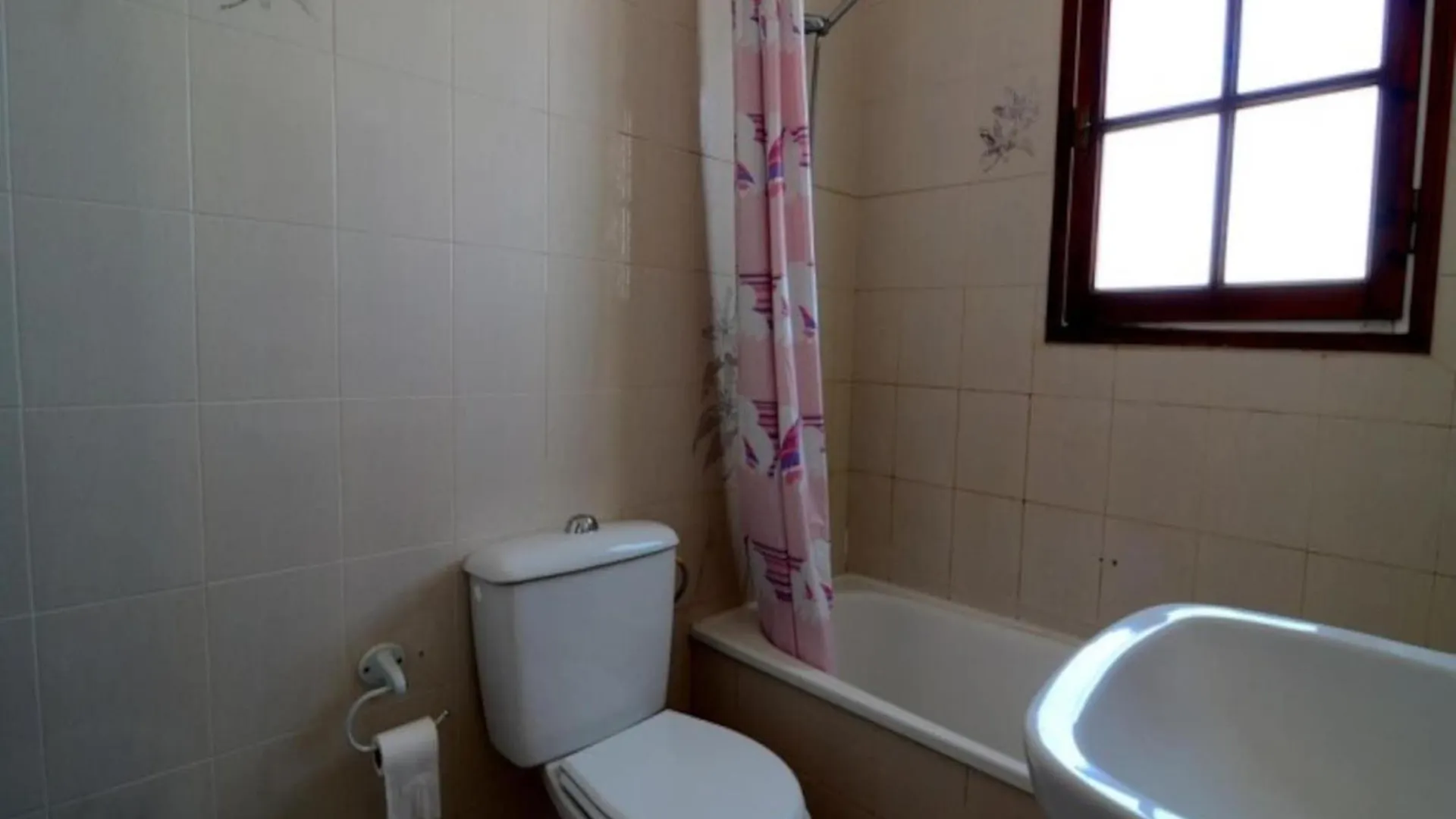 The House In L'Escala Has 3 Bedrooms بيت للعطل