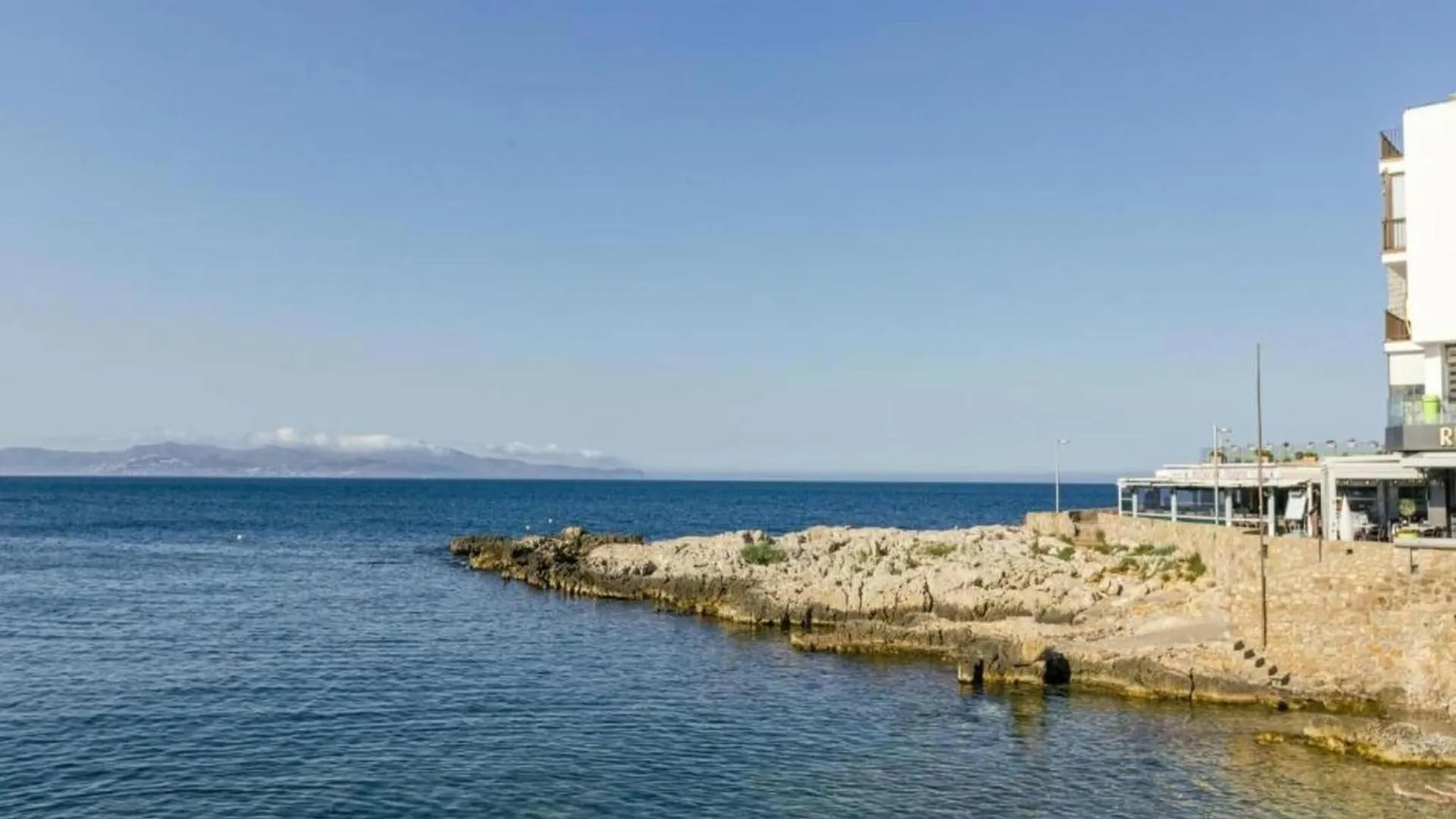 The House In L'Escala Has 3 Bedrooms