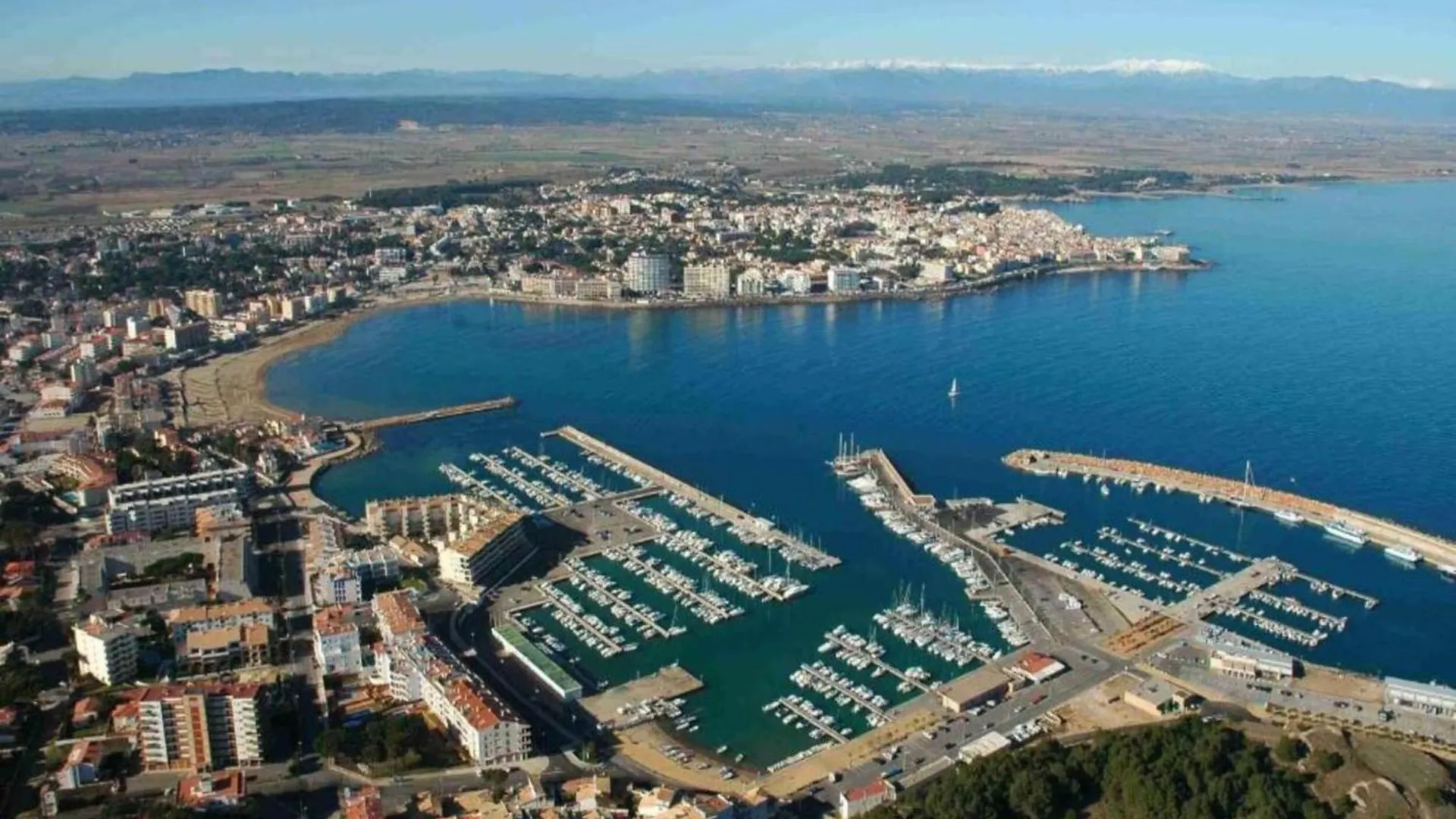 The House In L'Escala Has 3 Bedrooms